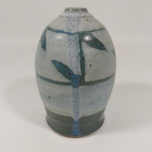 Art Pottery‎ Bud Vase